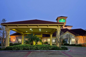 La Quinta by Wyndham USF (Near Busch Gardens)